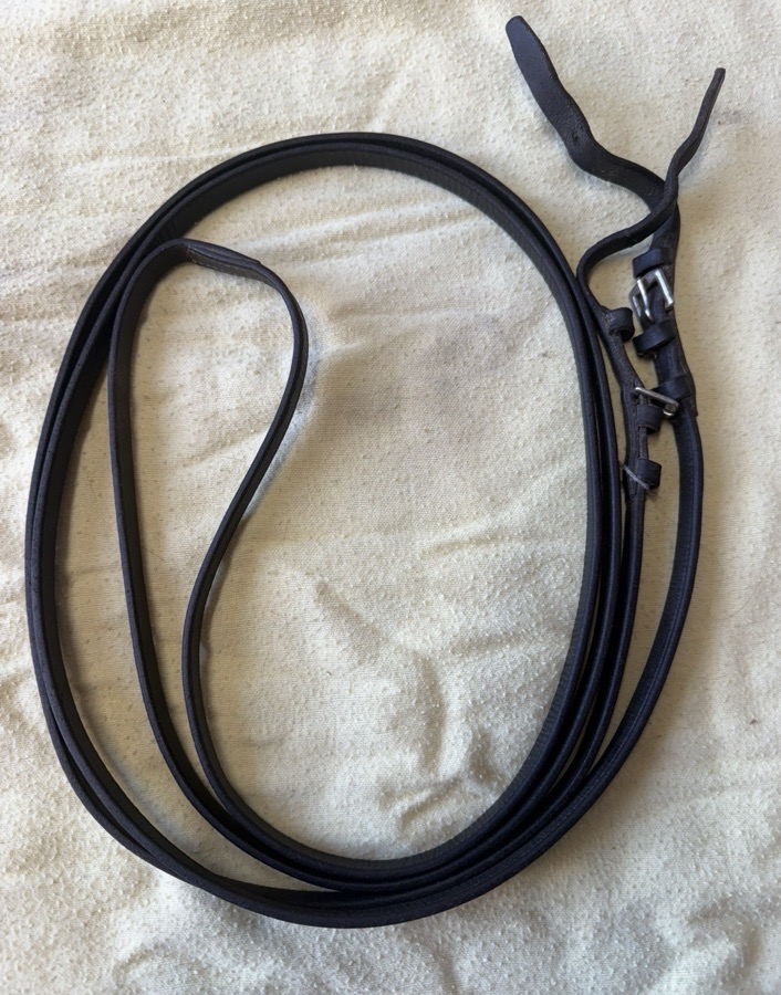 57” black buckle end curb reins