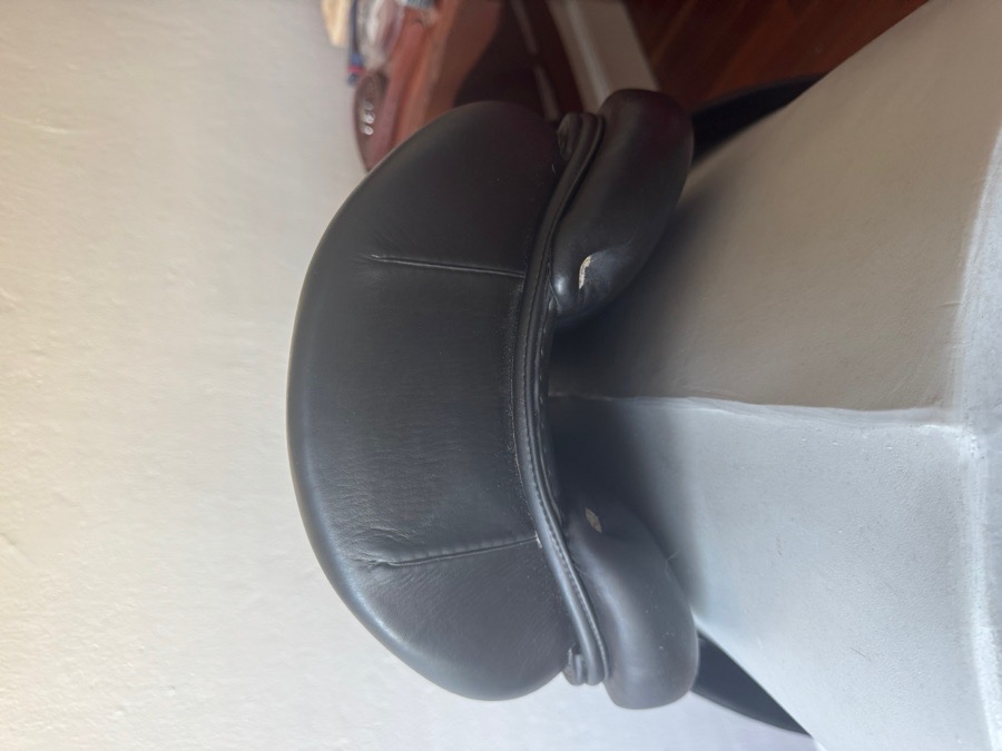 18” CWD SE05 Dressage Saddle - Full Buffalo - WIDE Tree -MINT!