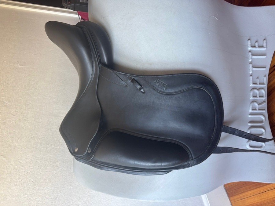 18” CWD SE05 Dressage Saddle - Full Buffalo - WIDE Tree -MINT!