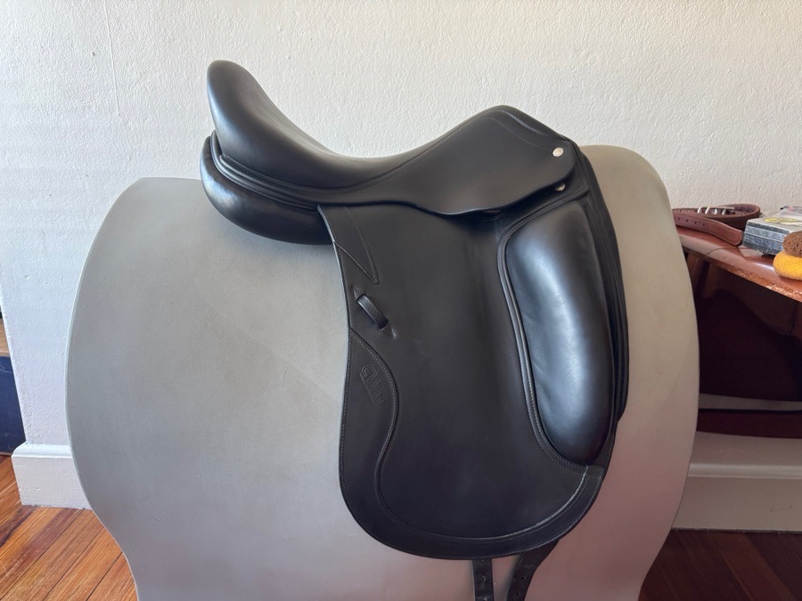 18” CWD SE05 Dressage Saddle - Full Buffalo - WIDE Tree -MINT! 