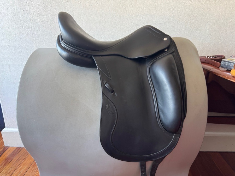 18” CWD SE05 Dressage Saddle - Full Buffalo - WIDE Tree -MINT! 