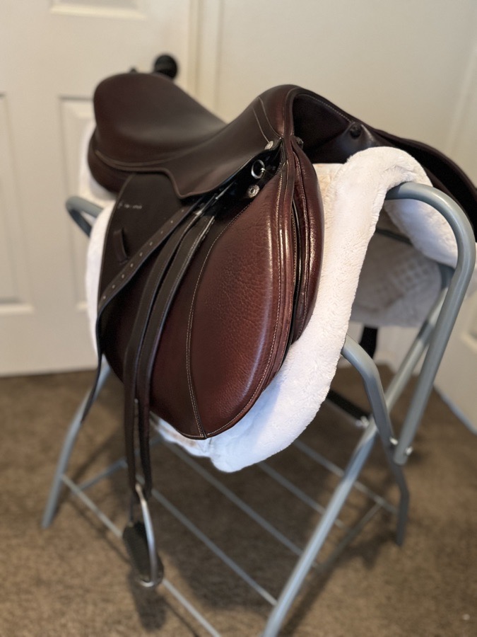 Dover circuit saddle
