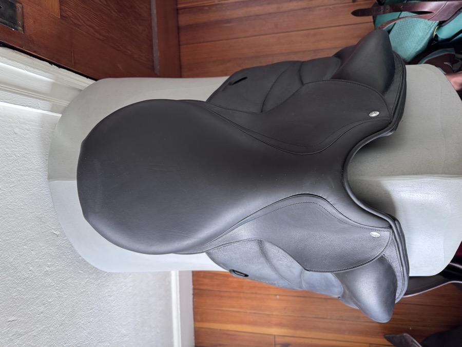 16.5” Voltaire Adelaide Dressage Saddle - Buffalo - NEVER RIDDEN IN!