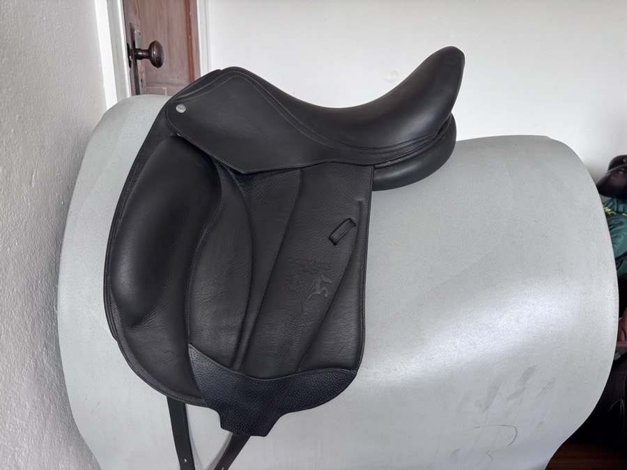 16.5” Voltaire Adelaide Dressage Saddle - Buffalo - NEVER RIDDEN IN! 
