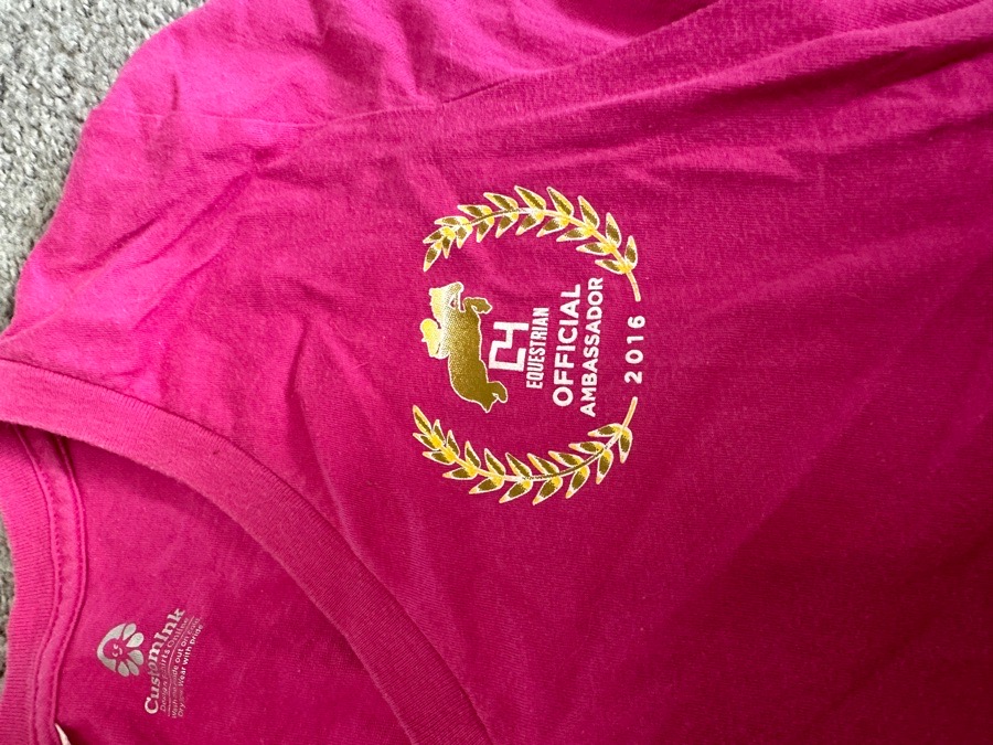 Small c4 equestrian graphic tee
