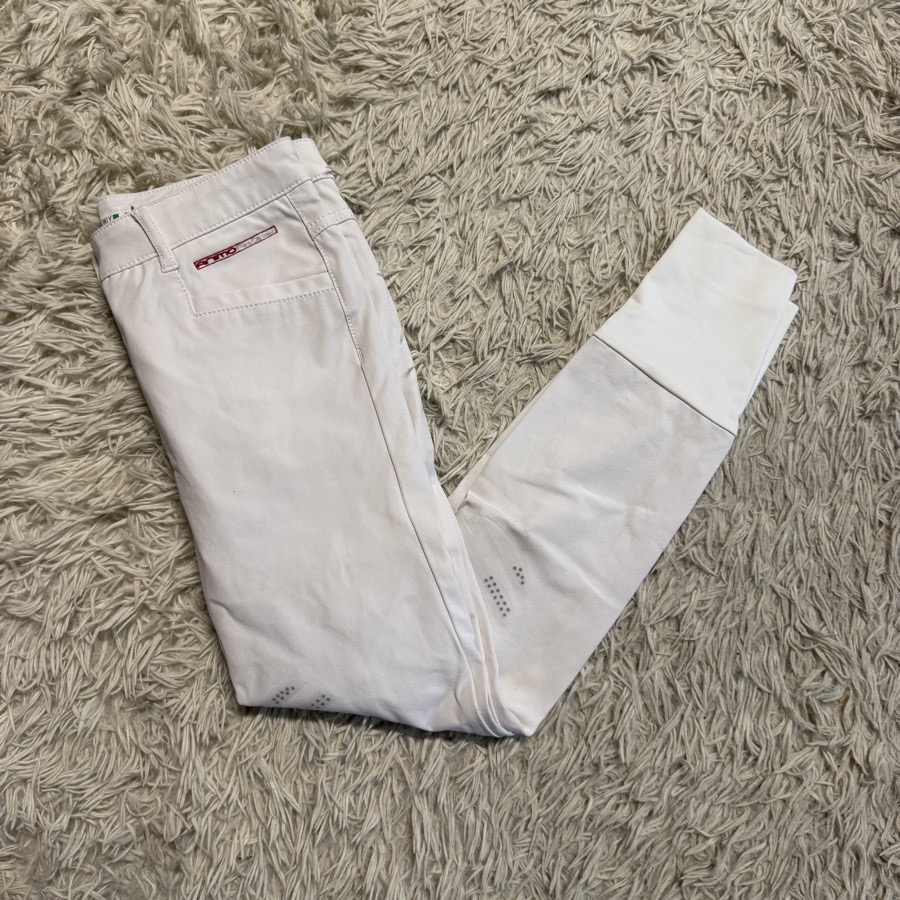 Girl’s Size 12 White Animo Knee Patch Horseback Riding Breeches. Good Condition.
