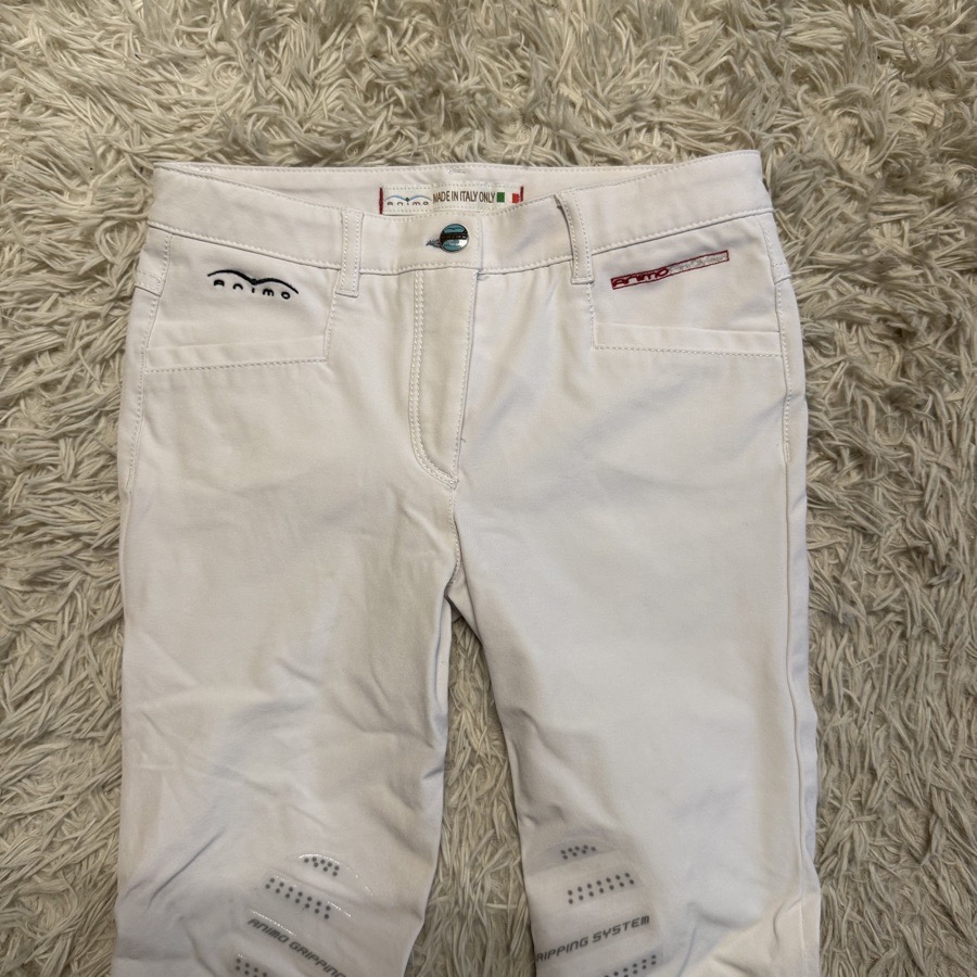 Girl’s Size 12 White Animo Knee Patch Horseback Riding Breeches. Good Condition.