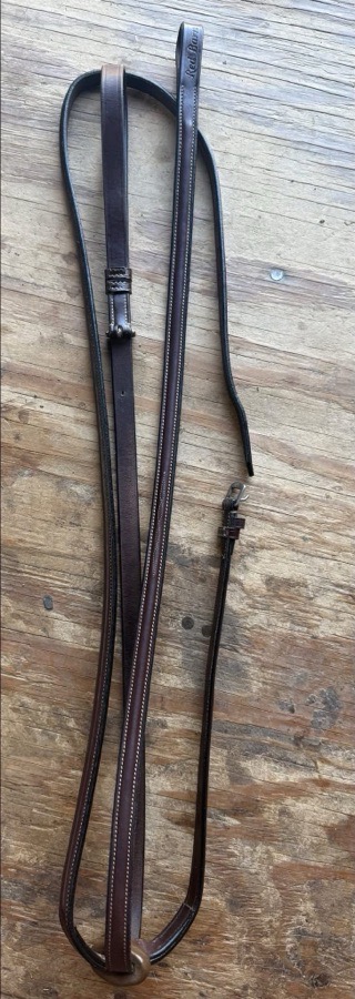 Red Barn cob standing martingale