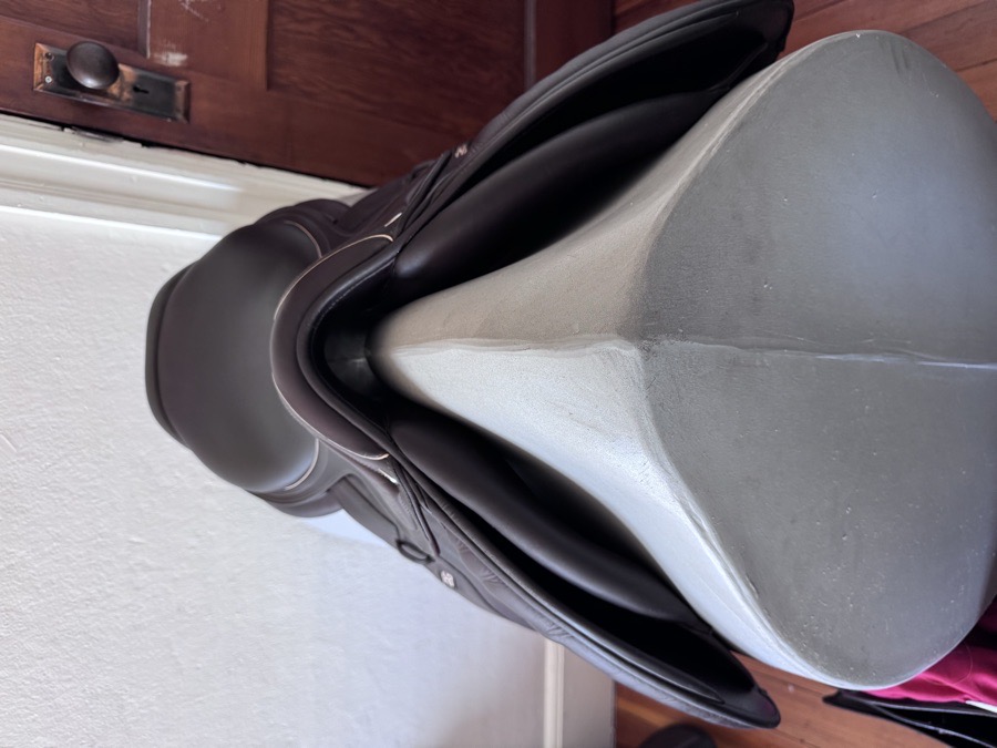17.5” CWD SE32 Mademoiselle 2Gs Saddle - 2018 - 3L - Full Buffalo
