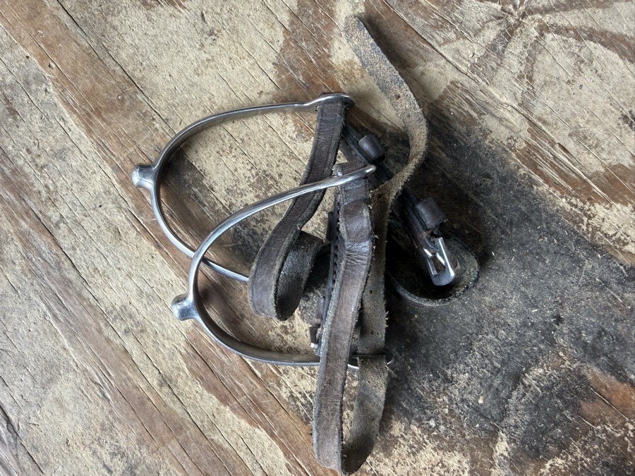 Kids 1/4” spurs with straps