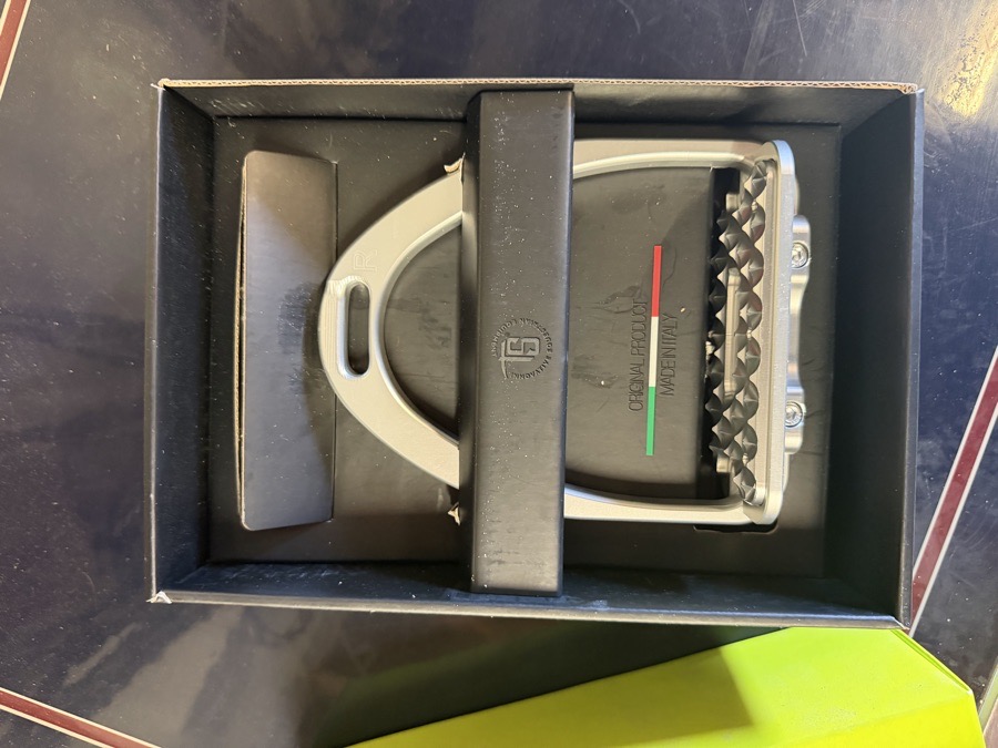 NIB tech stirrups- Siena silver 4.75”/adult