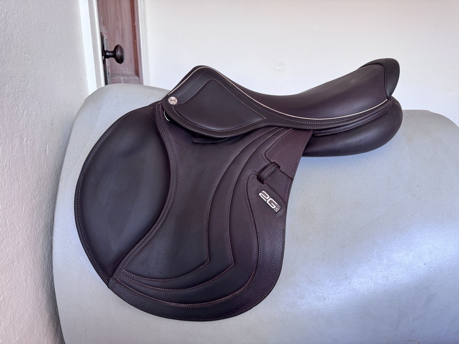 18” 2023 CWD SE32 Mademoiselle 2Gs Saddle - Full Buffalo - MINT! 