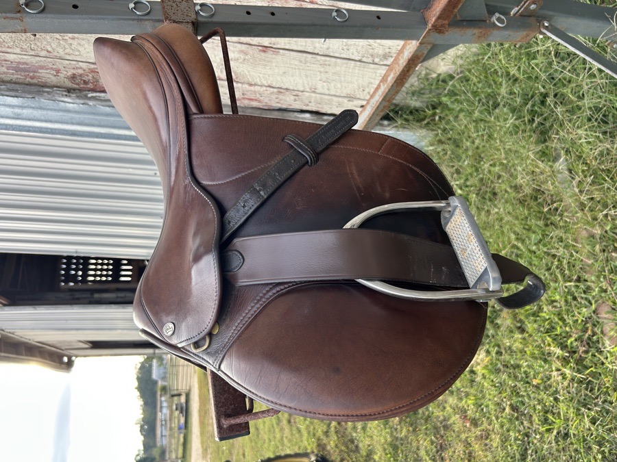 16 in PINNACLE SADDLE