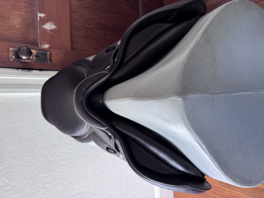 17.5” 2021 CWD SE32 Mademoiselle 2Gs Saddle - 3C - Full Buffalo