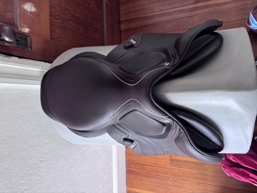 17.5” 2021 CWD SE32 Mademoiselle 2Gs Saddle - 3C - Full Buffalo