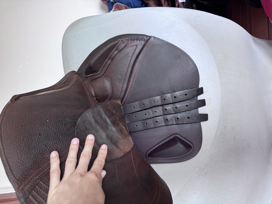 17.5” 2021 CWD SE32 Mademoiselle 2Gs Saddle - 3C - Full Buffalo