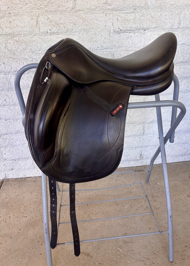 EQUIPE Olympia | 17.5" | Medium Wide (M+2) Tree Size