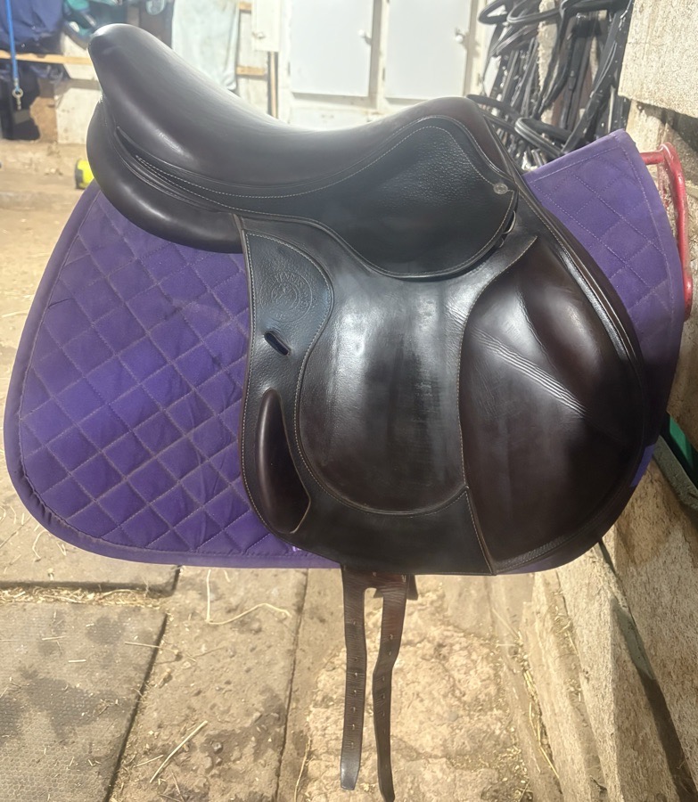 Antares signature monoflap 3AA 17in saddle