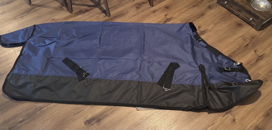 NWT Rugged Ride Navy 500D Waterproof Turnout Rain Sheet. Size 81