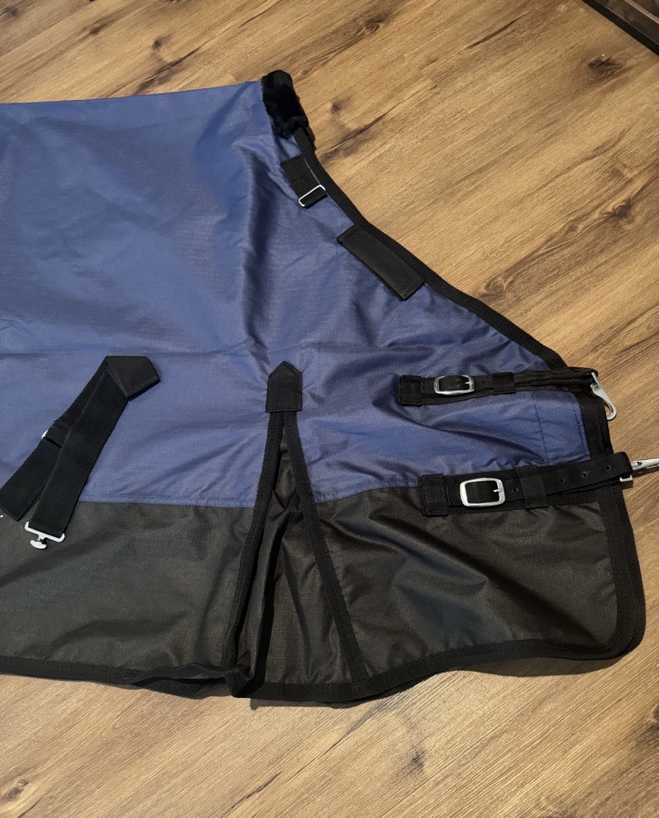 NWT Rugged Ride Navy 500D Waterproof Turnout Rain Sheet. Size 81
