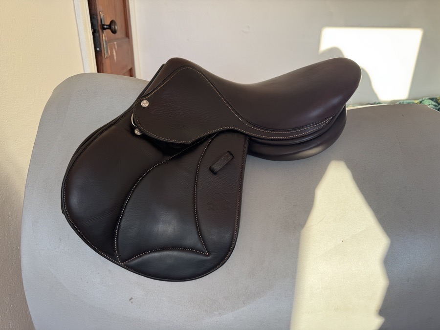 15.5” 2022 Voltaire Welli Child / Pony Saddle - Full Buffalo - MINT!