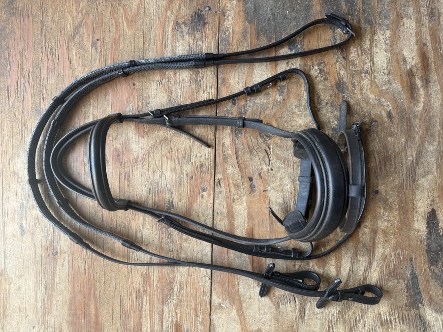 Black full sized flash bridle and reins