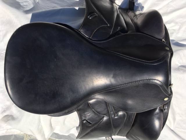 Devoucoux Makila 18-Q3A black calfskin Forward Flap MA20FG0PX1-3.15