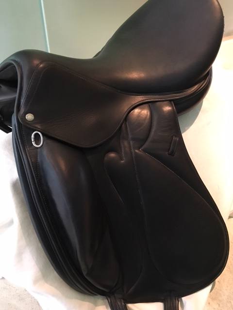 Devoucoux Makila 18-Q3A black calfskin Forward Flap MA20FG0PX1-3.15