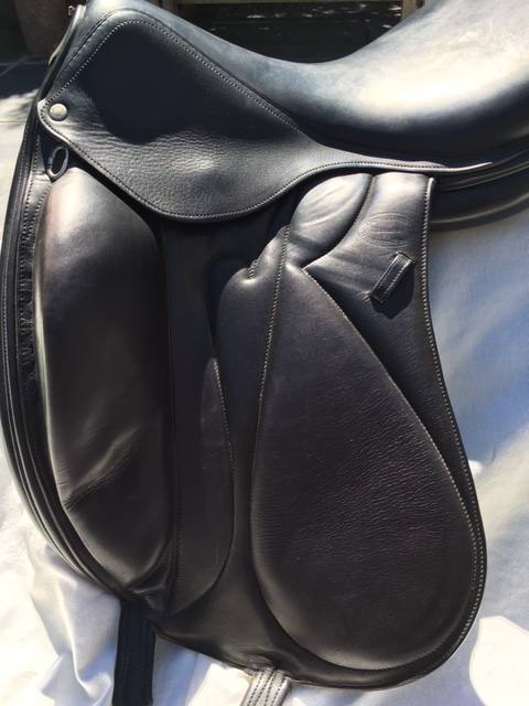 Devoucoux Makila 18-Q3A black calfskin Forward Flap MA20FG0PX1-3.15