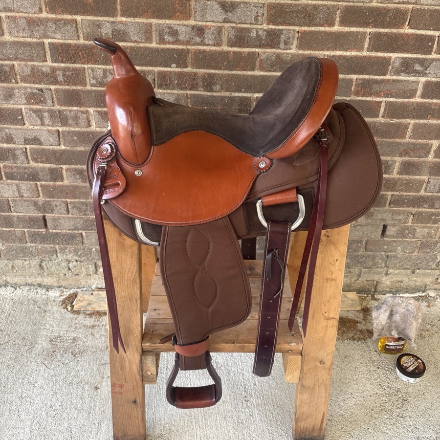 15’’ Ladies Big Horn Trail Saddle,SQHB, Challenger back cinch included