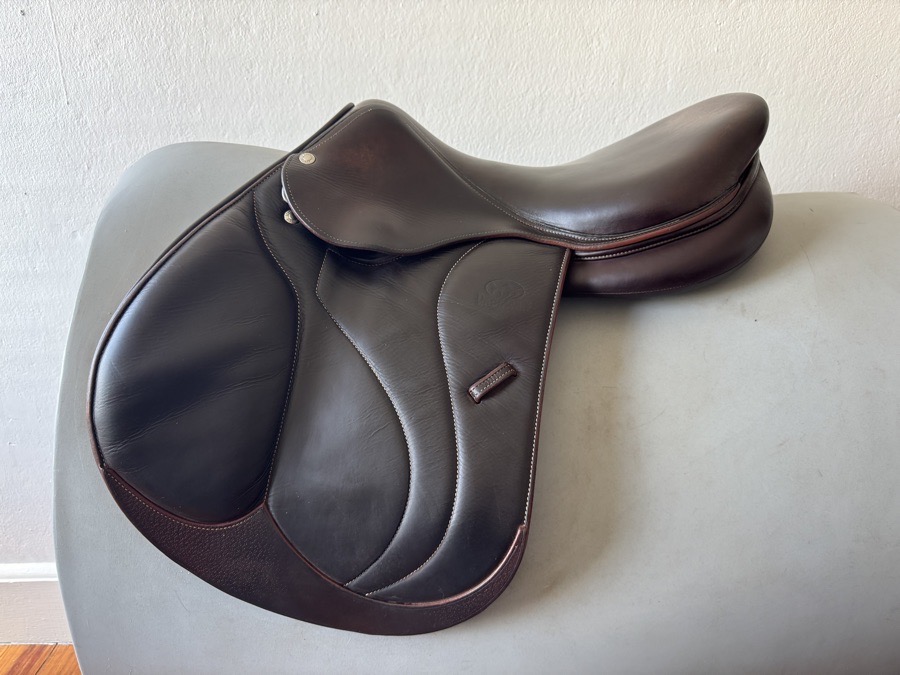 17” Devoucoux Biarritz O Saddle - 2010/ 2023 - Full Buffalo