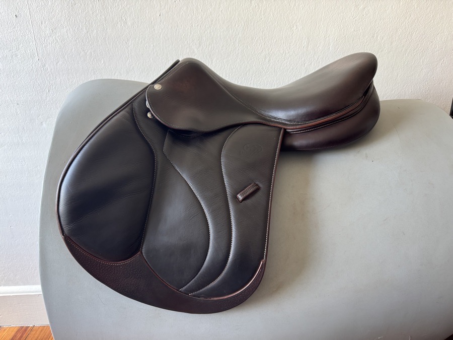 17” Devoucoux Biarritz O Saddle - 2010/ 2023 - Full Buffalo