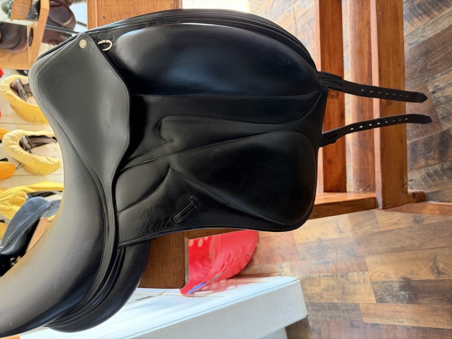 Devoucoux Makila 17.5” Monoflap Dressage Saddle 