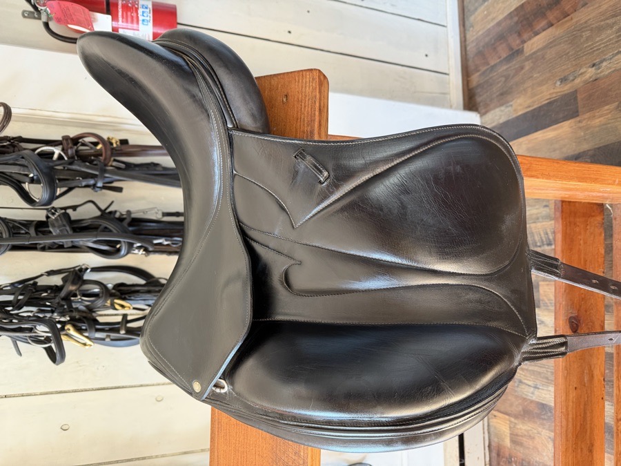 Devoucoux Makila 17.5” Monoflap Dressage Saddle 
