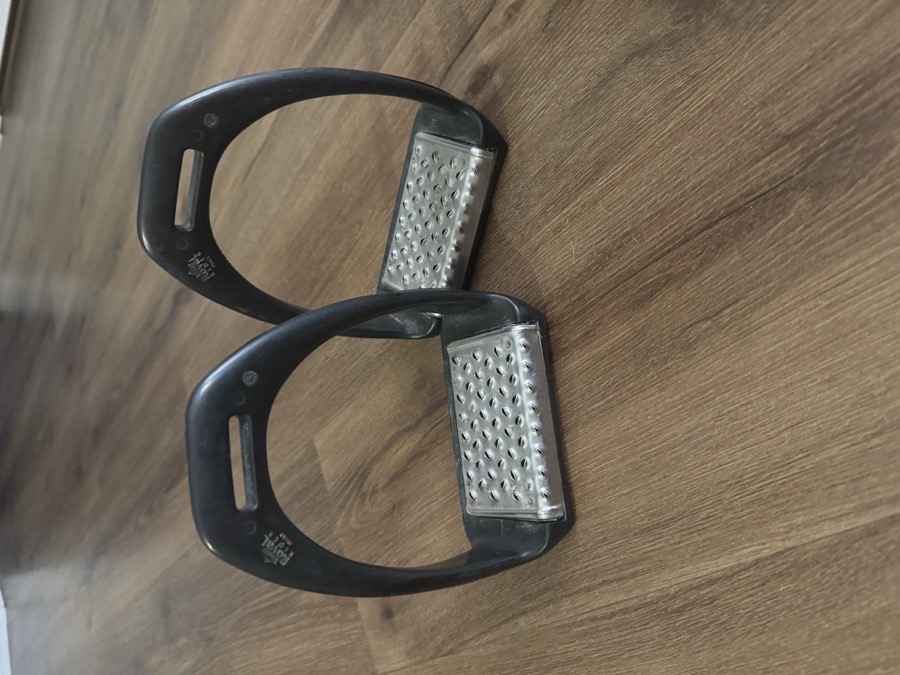Royal Rider Sport Stirrups. Size 4 3/4