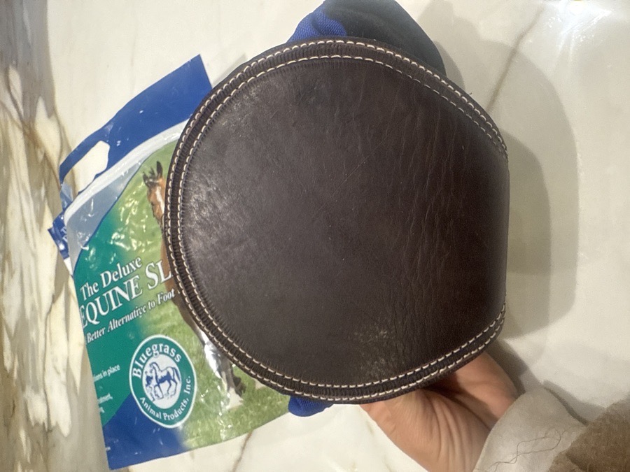  The deluxe equine slipper in size medium