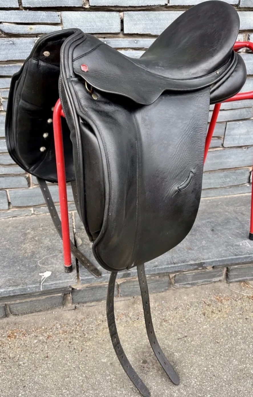18” MW Albion SLK Ultima Dressage Saddle - Black - Medium-Wide