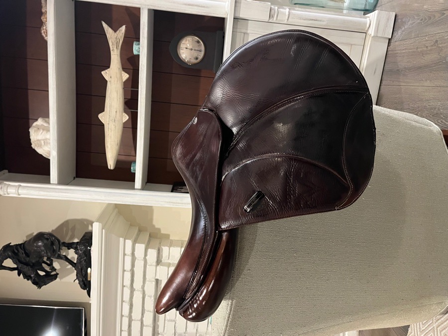 Voltaire Palm Beach saddle, 16.5” 2A Pro Panels, full buffalo