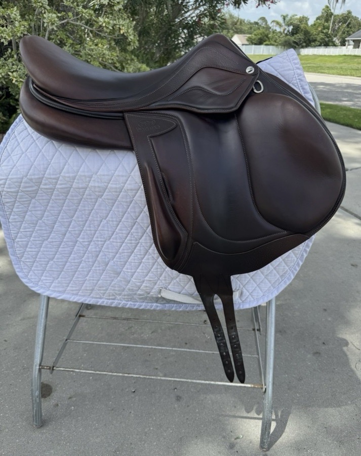 2018 Devoucoux Chiberta 3D lab 17.5” seat, medium width tree