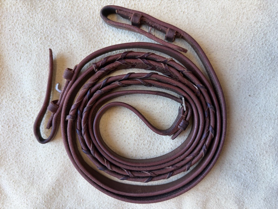 55” light brown laces reins