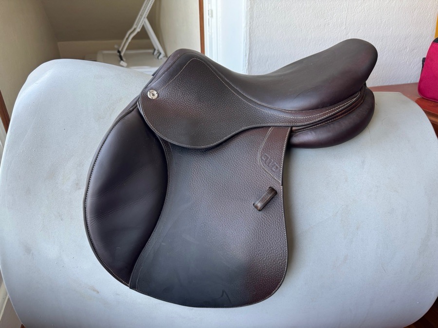 16.5” 2019 CWD SE03 Saddle - 1L - Grain / Buffalo