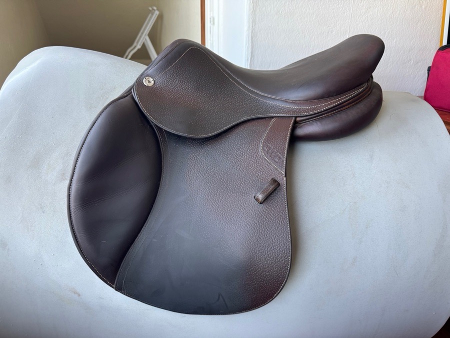 16.5” 2019 CWD SE03 Saddle - 1L - Grain / Buffalo