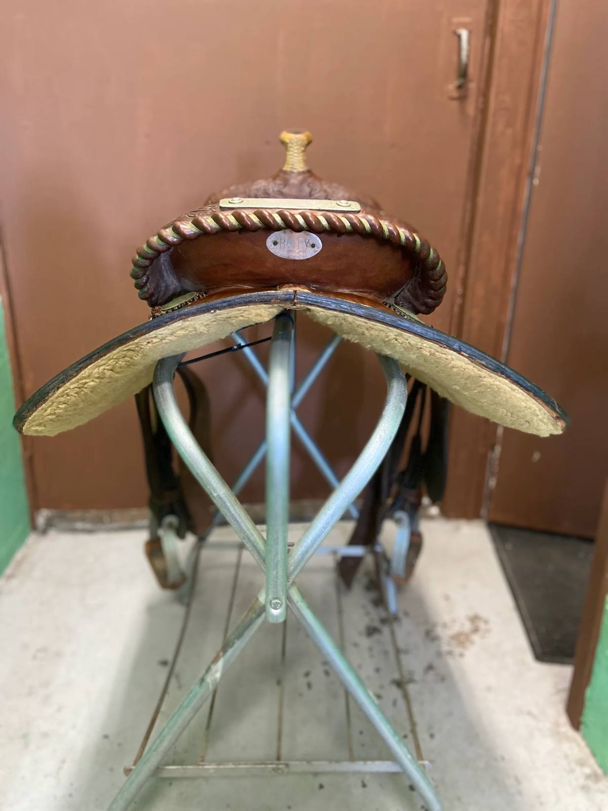 BAILEY Pleasure Saddle | 16" | 7" Tree Size