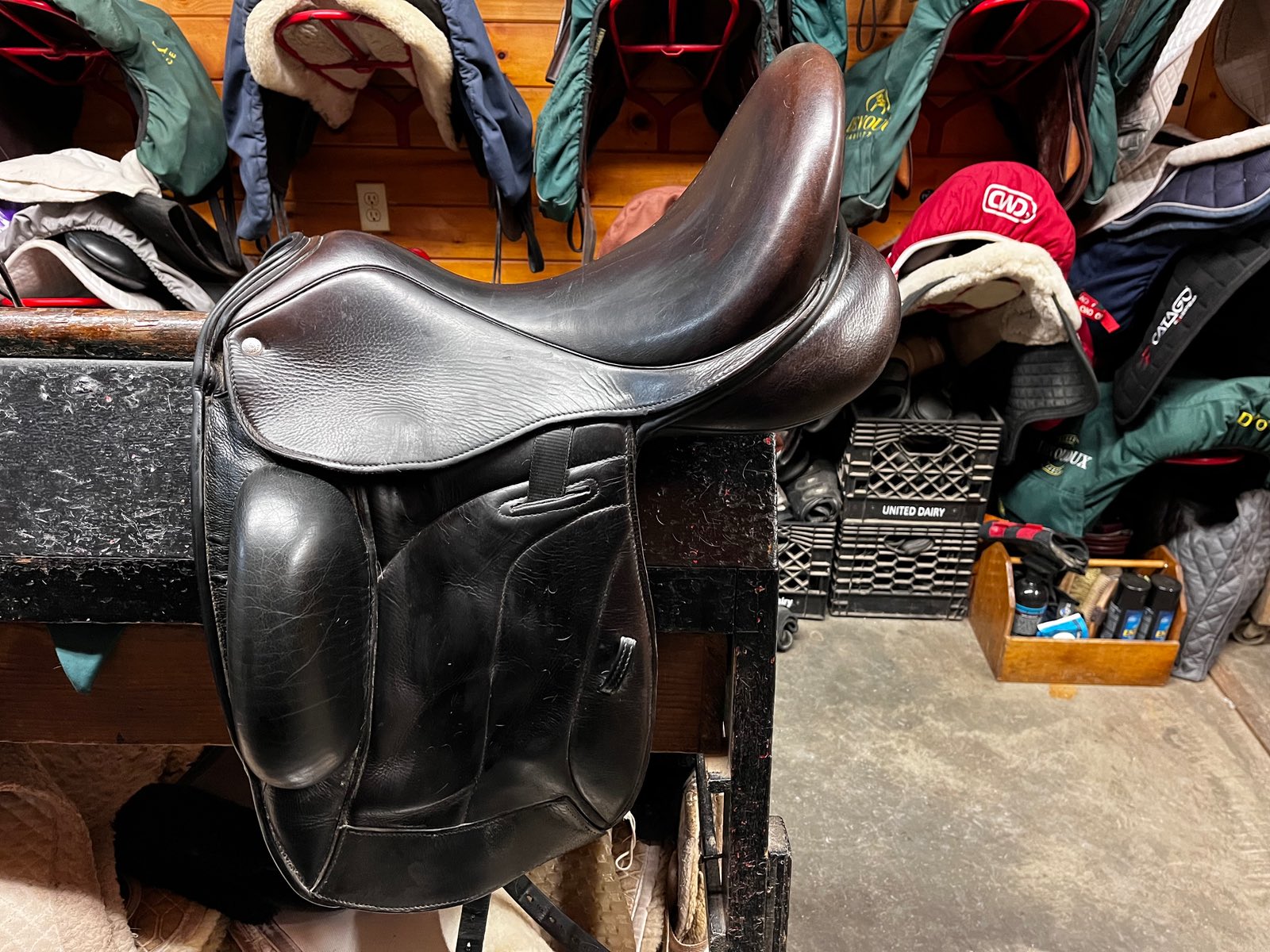 CUSTOM SADDLERY | 18" 1 | 7" Tree Size | 2016