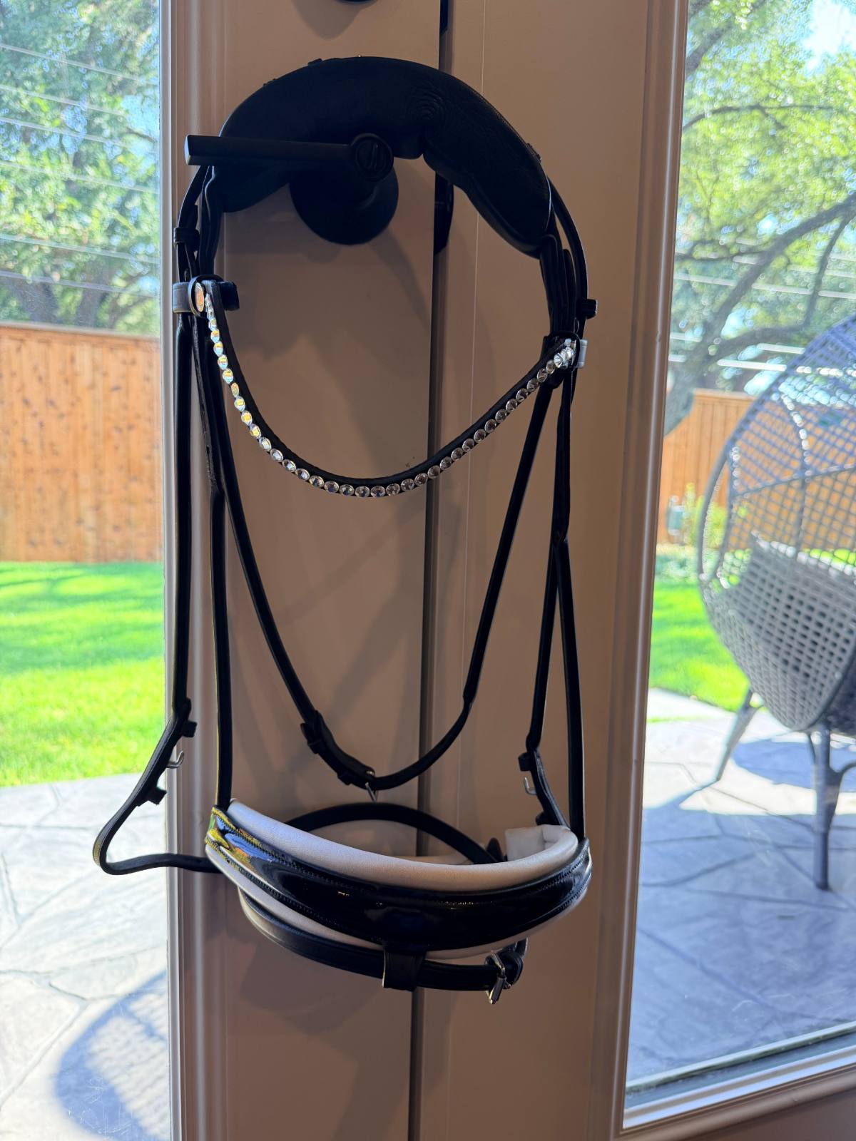 Finesse Cassidy 1.0 Snaffle Bridle Cob with Crystal Browband White/Patent Nose