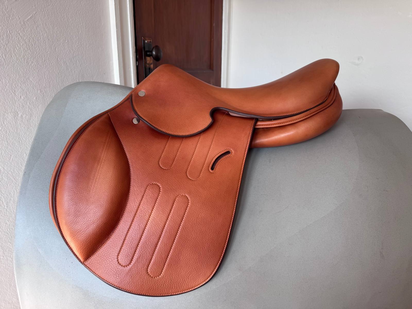 BRAND NEW 16.5"/ 17" Hermes Cavale Saddle - Full Buffalo - Integrated Panels - Luxe!