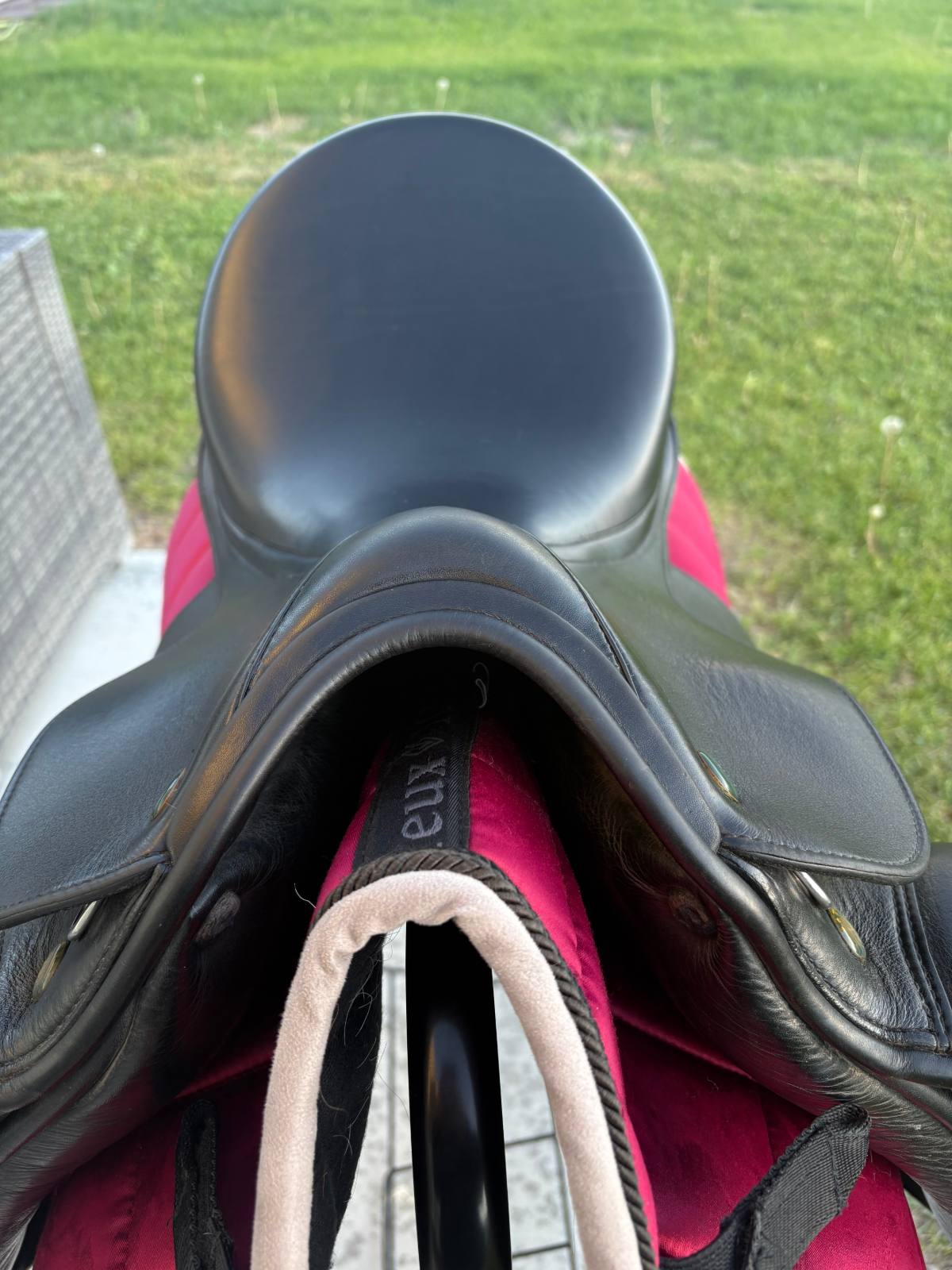 Prestige 2000 Dressage saddle | 17" | 2011 |