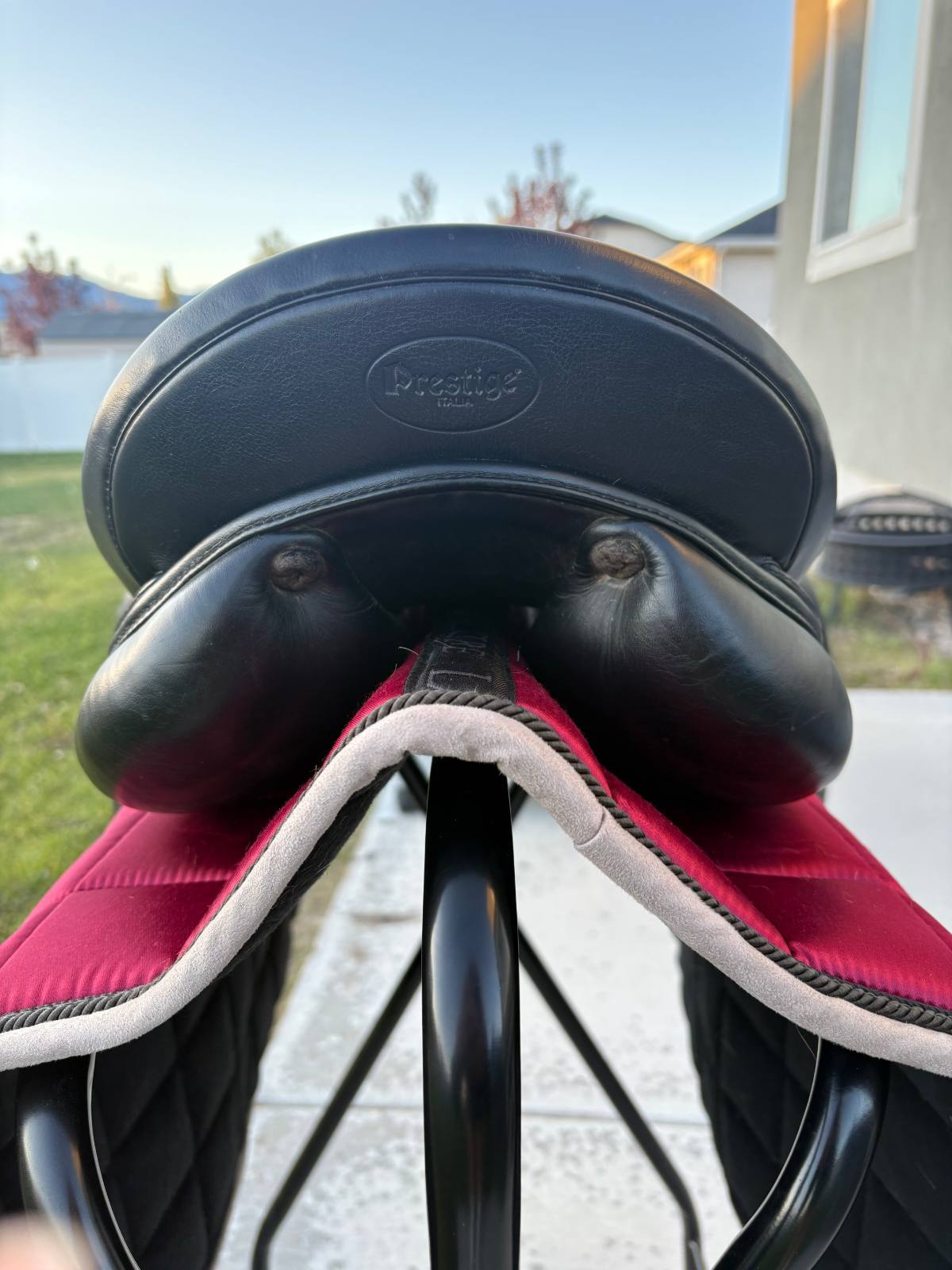 Prestige 2000 Dressage saddle | 17" | 2011 |