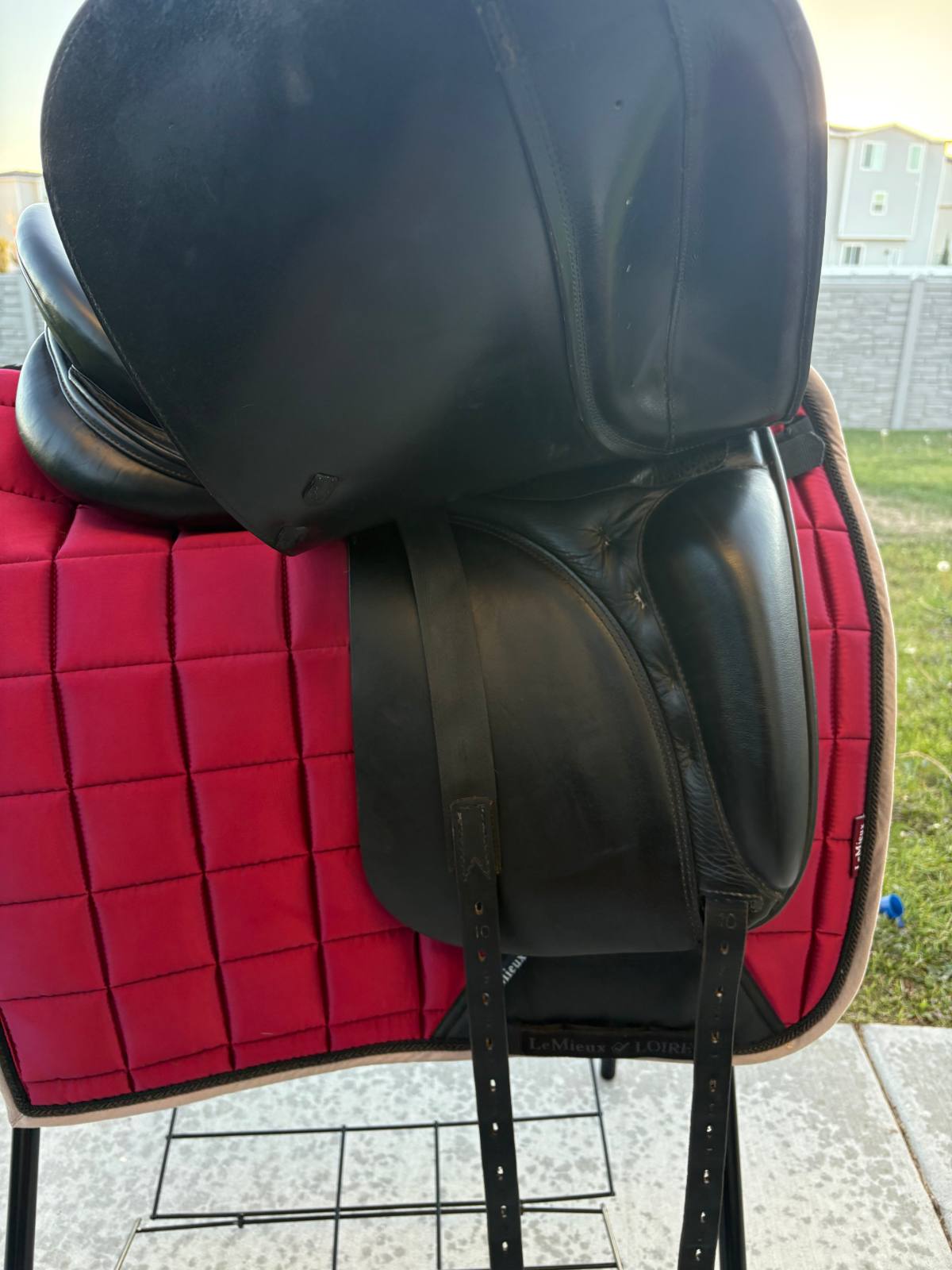 Prestige 2000 Dressage saddle | 17" | 2011 |