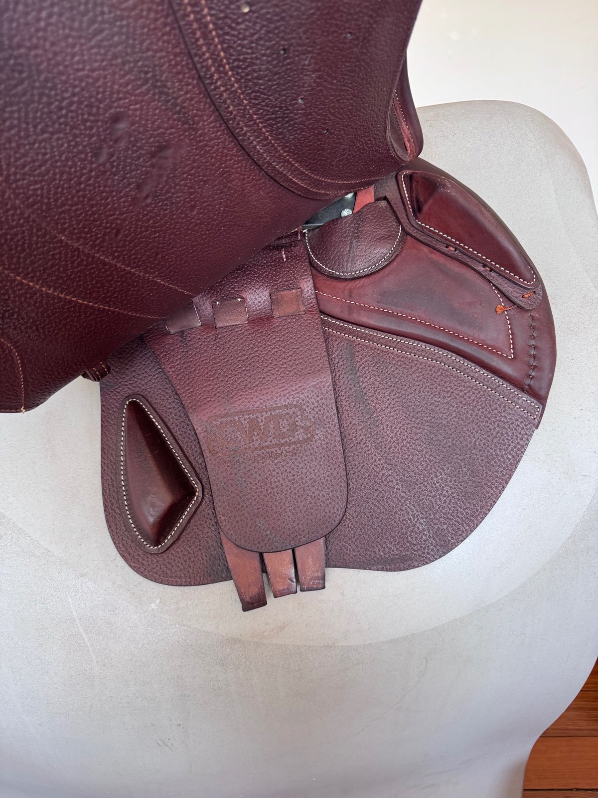 18" CWD SE02 PRO Saddle - 3C - PRO Panels - Full Buffalo - MINT!